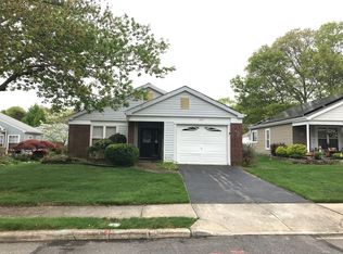 477 Stratford Ln, Ridge, NY 11961