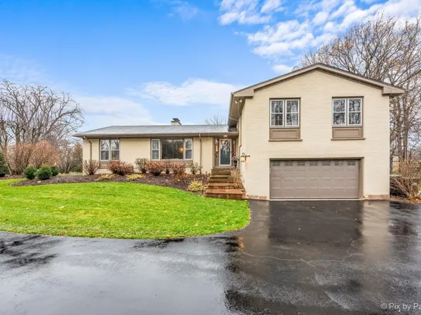 226 Crooked Ln, North Barrington, IL 60010