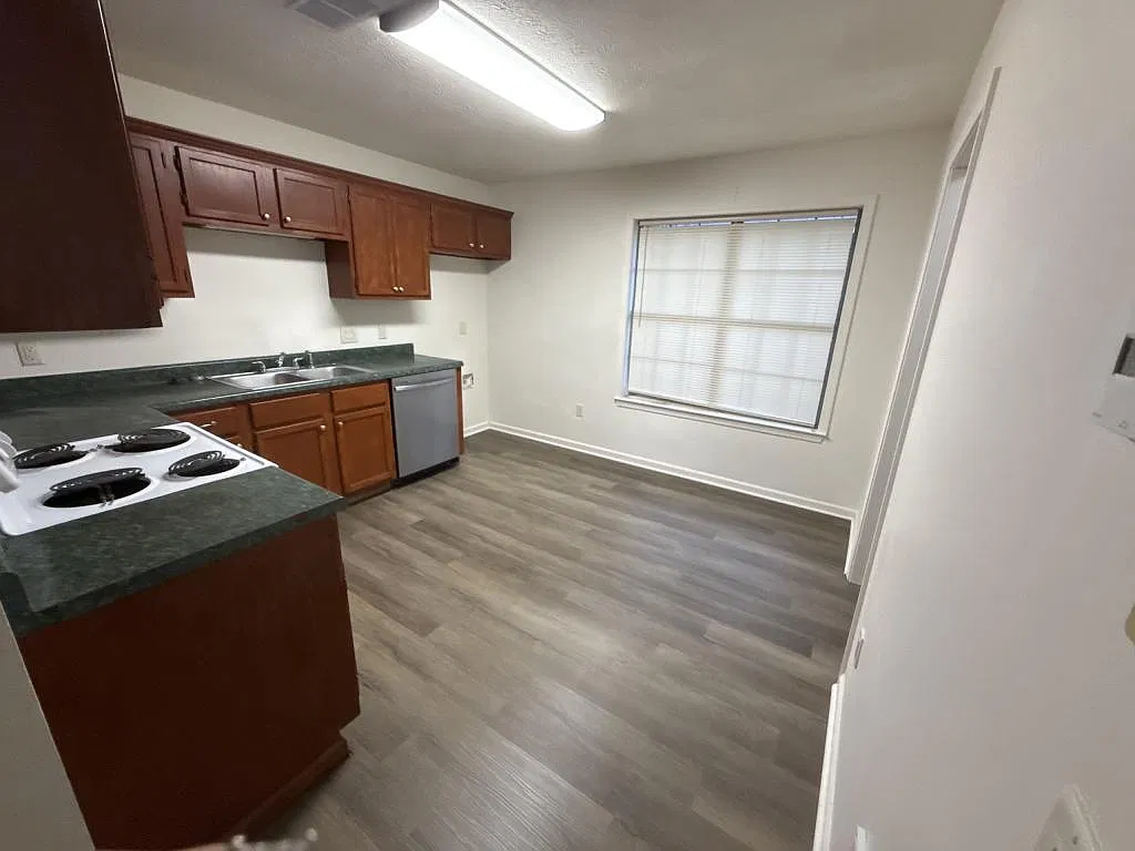 3945 Ledbetter Dr — Photo 3