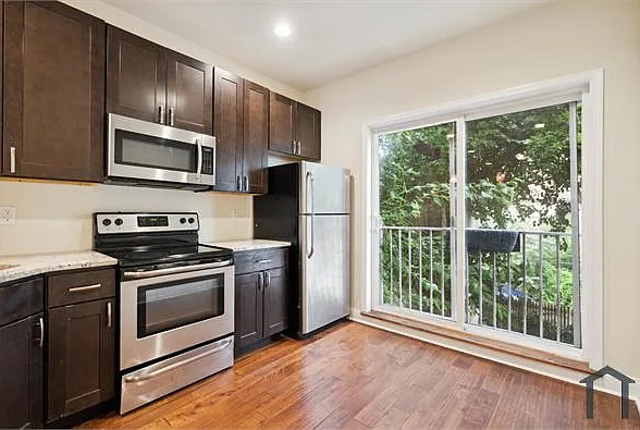1521 W Seybert St #B — Photo 2