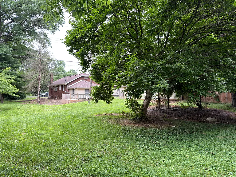 5320 Southeastern Ave — Photo 40
