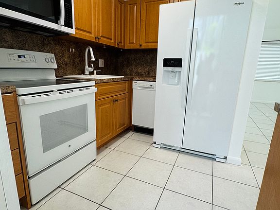 3rd image of 1509 NE 5th Ct #2