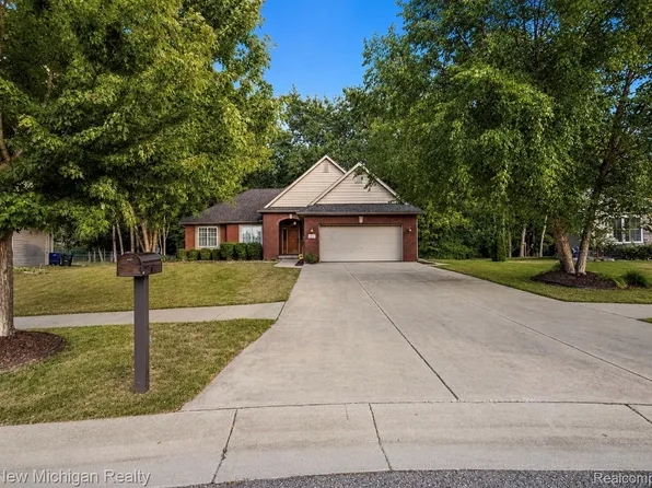 8582 Devin Dr, Davison, MI 48423