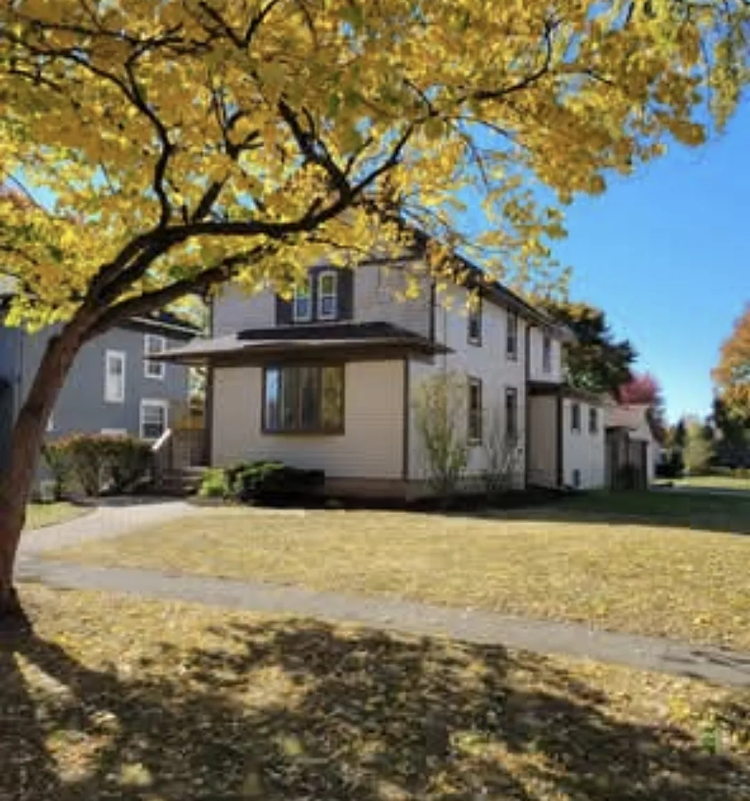 3 bed, 1800 sqft, $2,200 — Photo 1