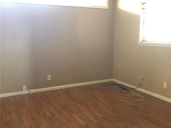 5th image of 305 E Creek St