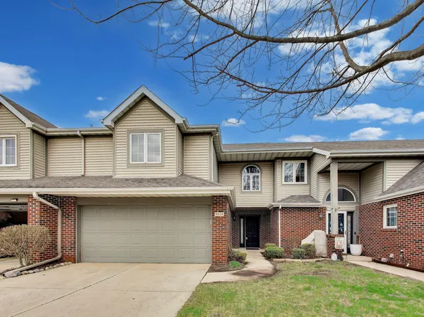 9424 Van Buren St, Crown Point, IN 46307