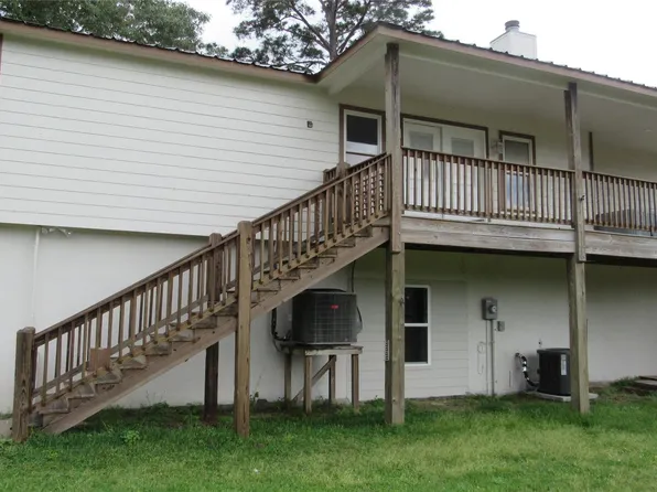 365 Deep Woods Ln, Livingston, TX 77351