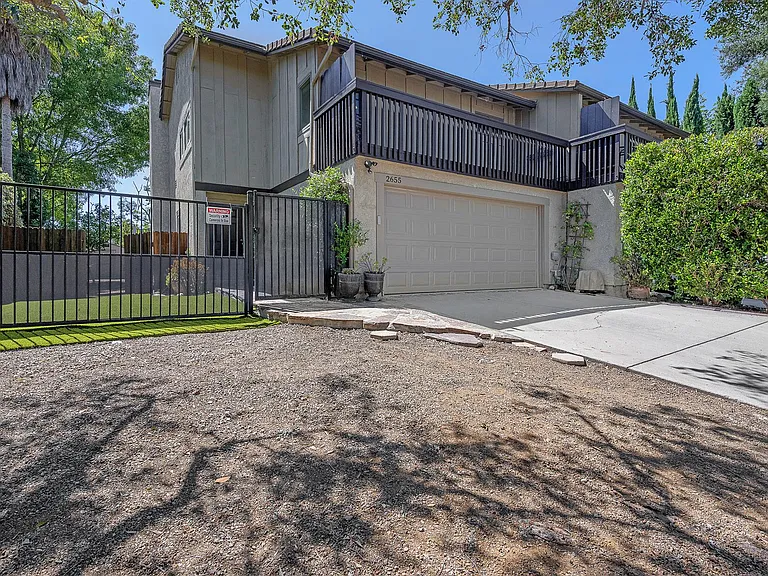2655 Calle Abedul — Photo 2