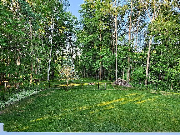3rd image of 3181 Renaissance Ln