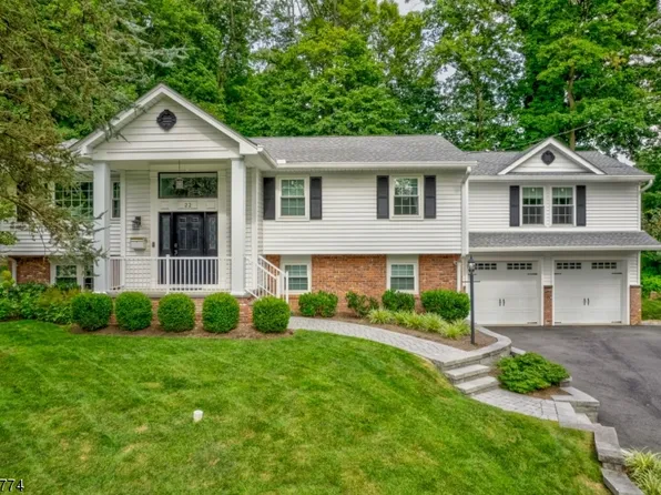 22 Stonehedge Ln, Madison Boro, NJ 07940