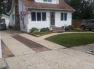 76 Coolidge Ave, Amity Harbor, NY 11701