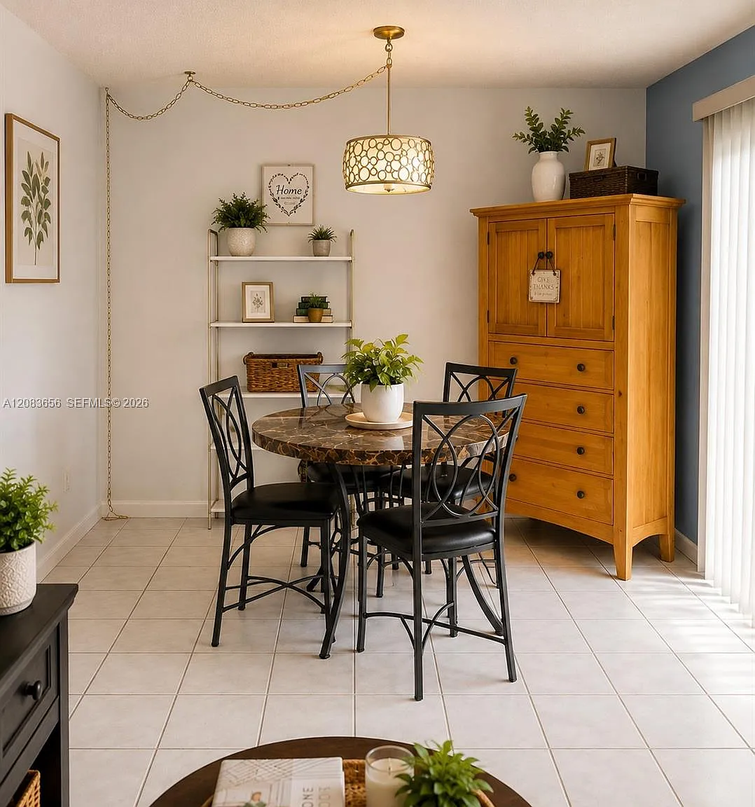 Center Court Condominium — Photo 3