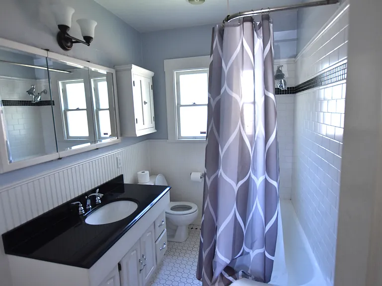 1635 Brewster Ave — Photo 7