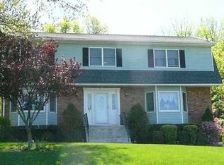 39 Minisink Trl, Goshen, NY 10924