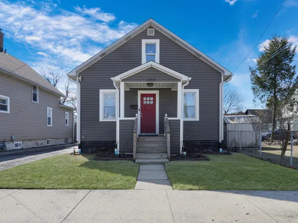 1313 W Cornelia Ave, Waukegan, IL 60085