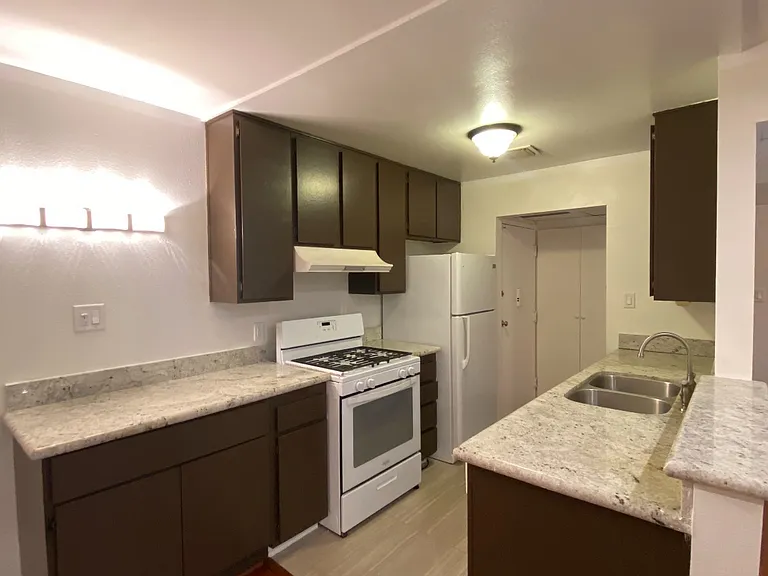 21000 Parthenia St #2 — Photo 6