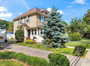 292 E Chester St, Valley Stream, NY 11580