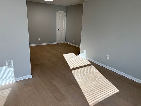 4th image of 8714 Cottage St Floor 1