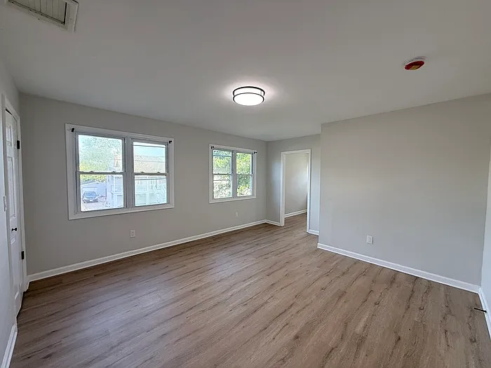 40 Eisenhower Dr — Photo 37