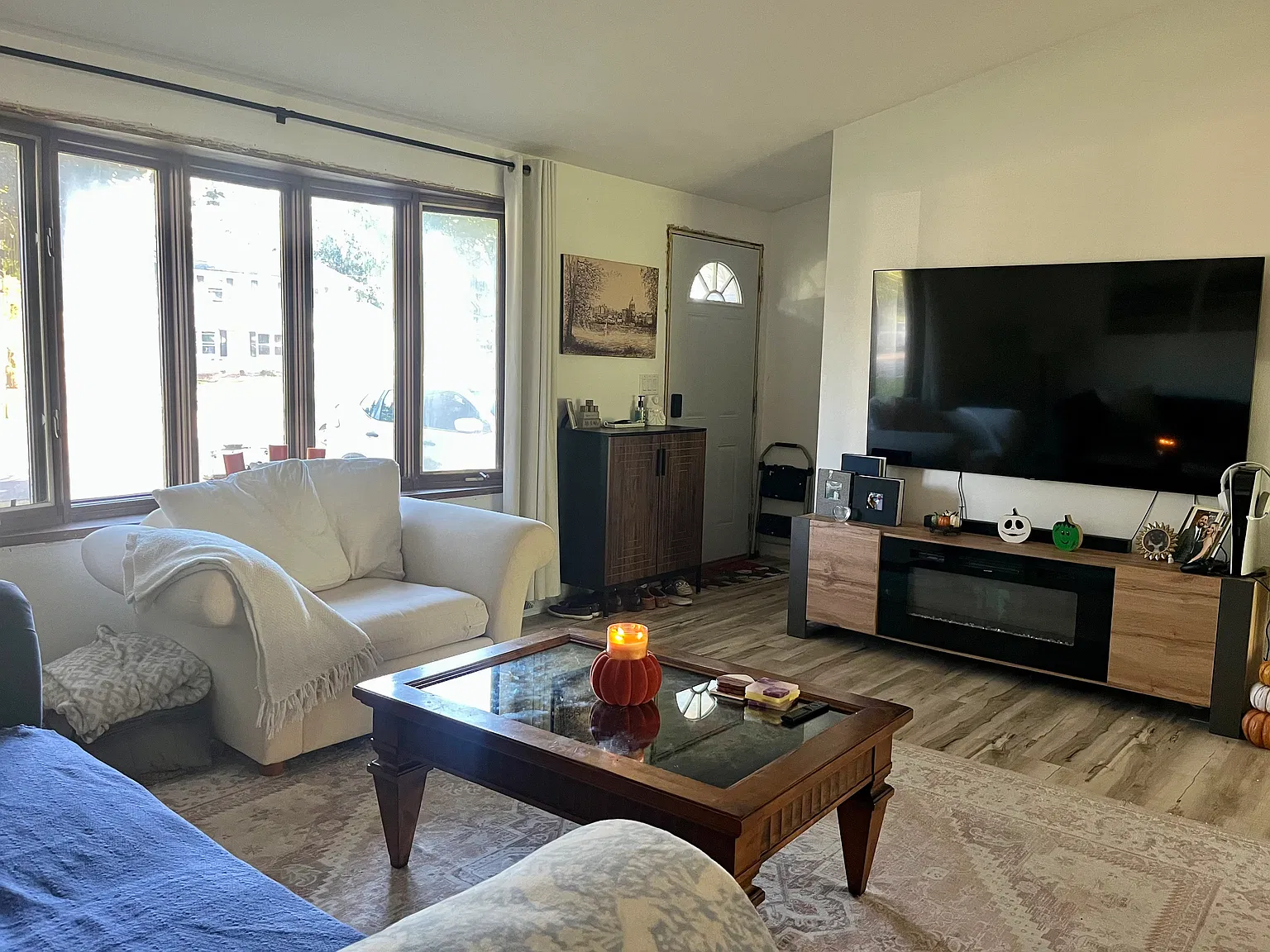 2 bed, 950 sqft, $2,300 — Photo 2