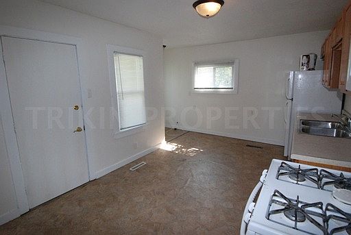 4th image of 432 Sherburne Ave