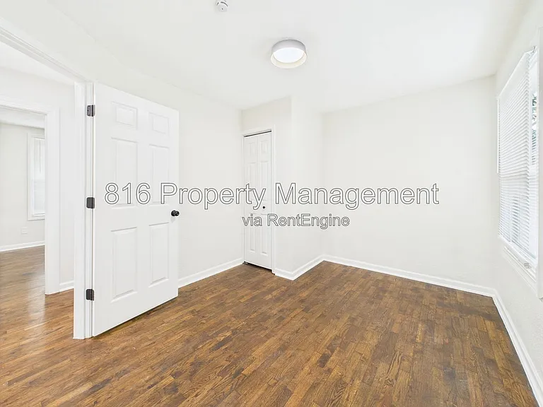 8404 E 47th Ter — Photo 21
