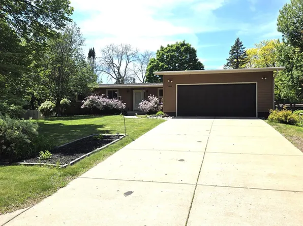 8009 Edgewood Ave N, Brooklyn Park, MN 55445
