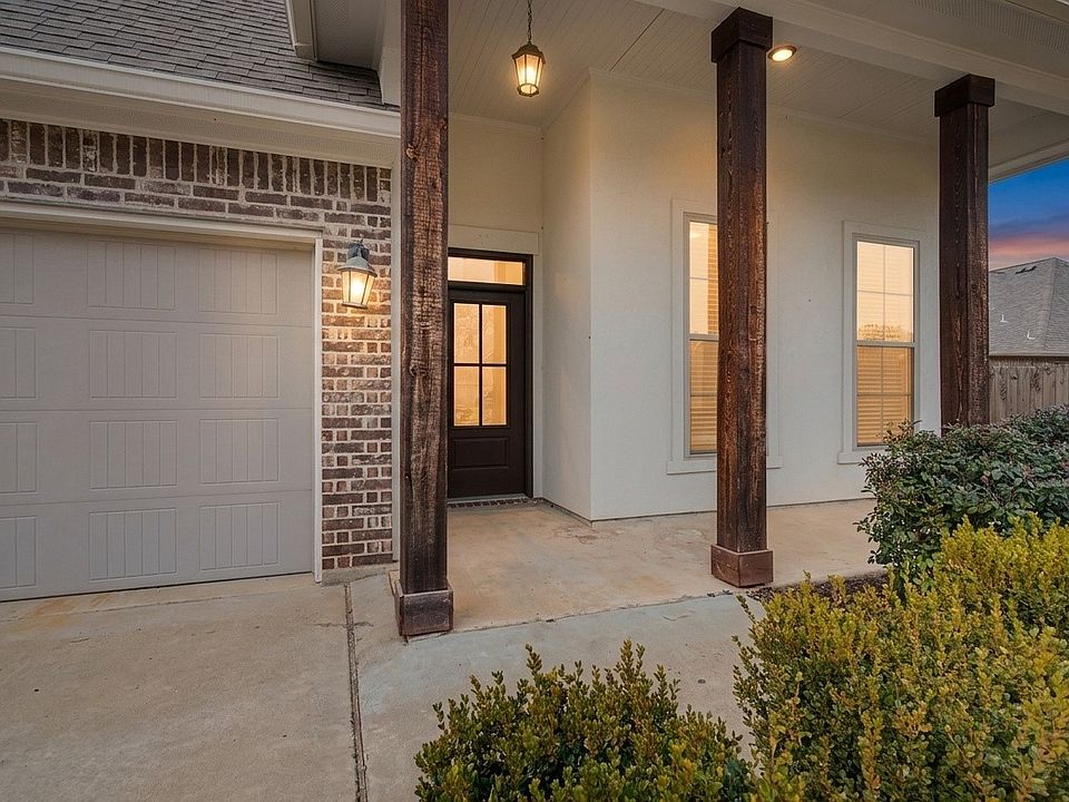 1st image of 370 Coppice Pl
