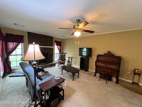 5th image of 719 White Ash Dr