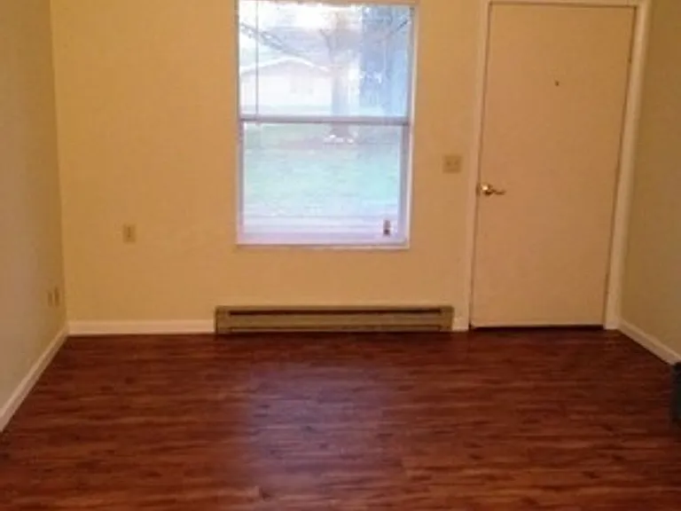 307 E Hackberry St — Photo 5