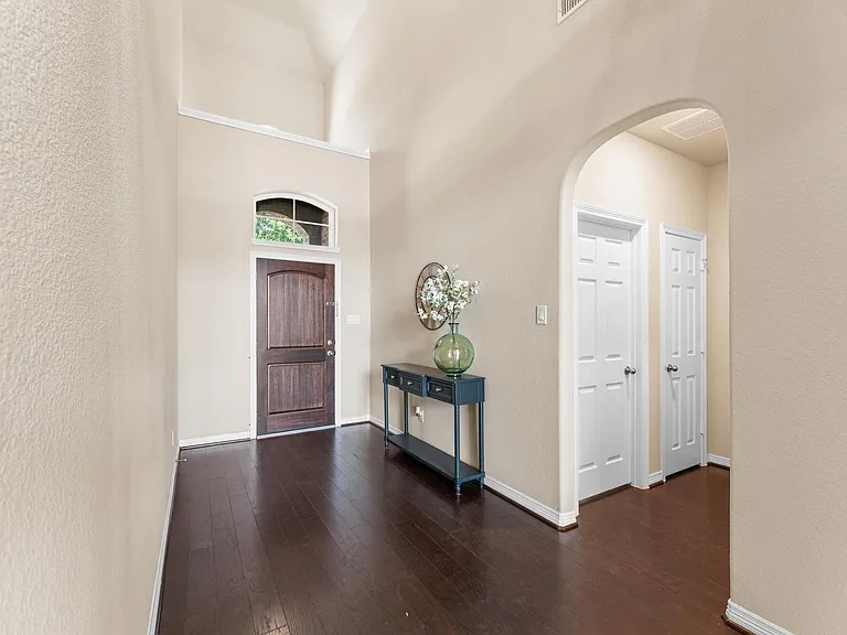 955 Smokethorn Trl — Photo 3