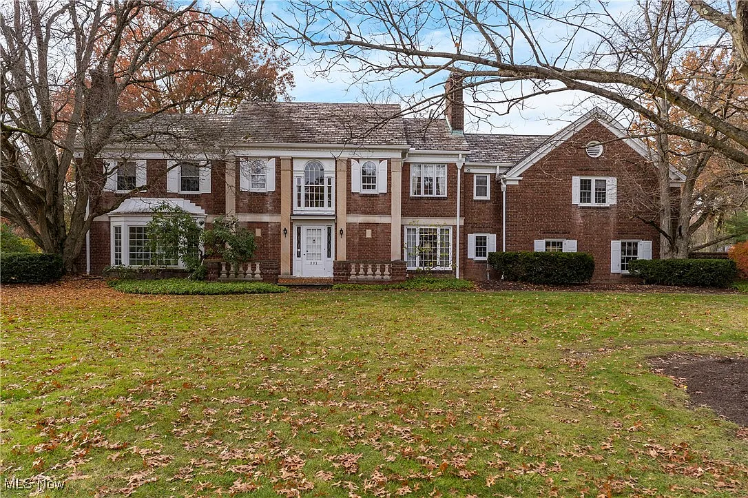 391 Golf Dr NE photo 1