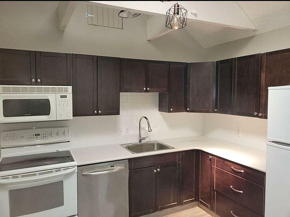 5th image of 570 3rd Ave W