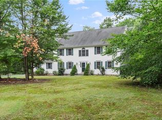 49 Devonshire Ln, Madison, CT 06443