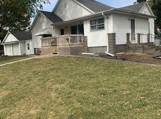 51 Oak St, Weldon, IL 61882