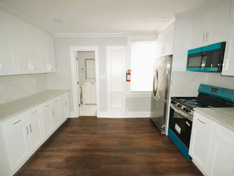 56 Hobart Pl #5 — Photo 3