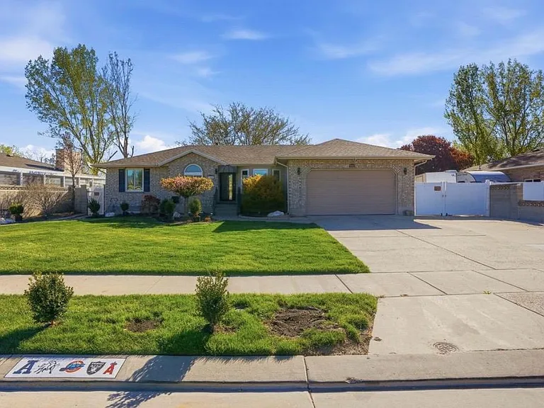 9489 S Kirkside Dr — Photo 1