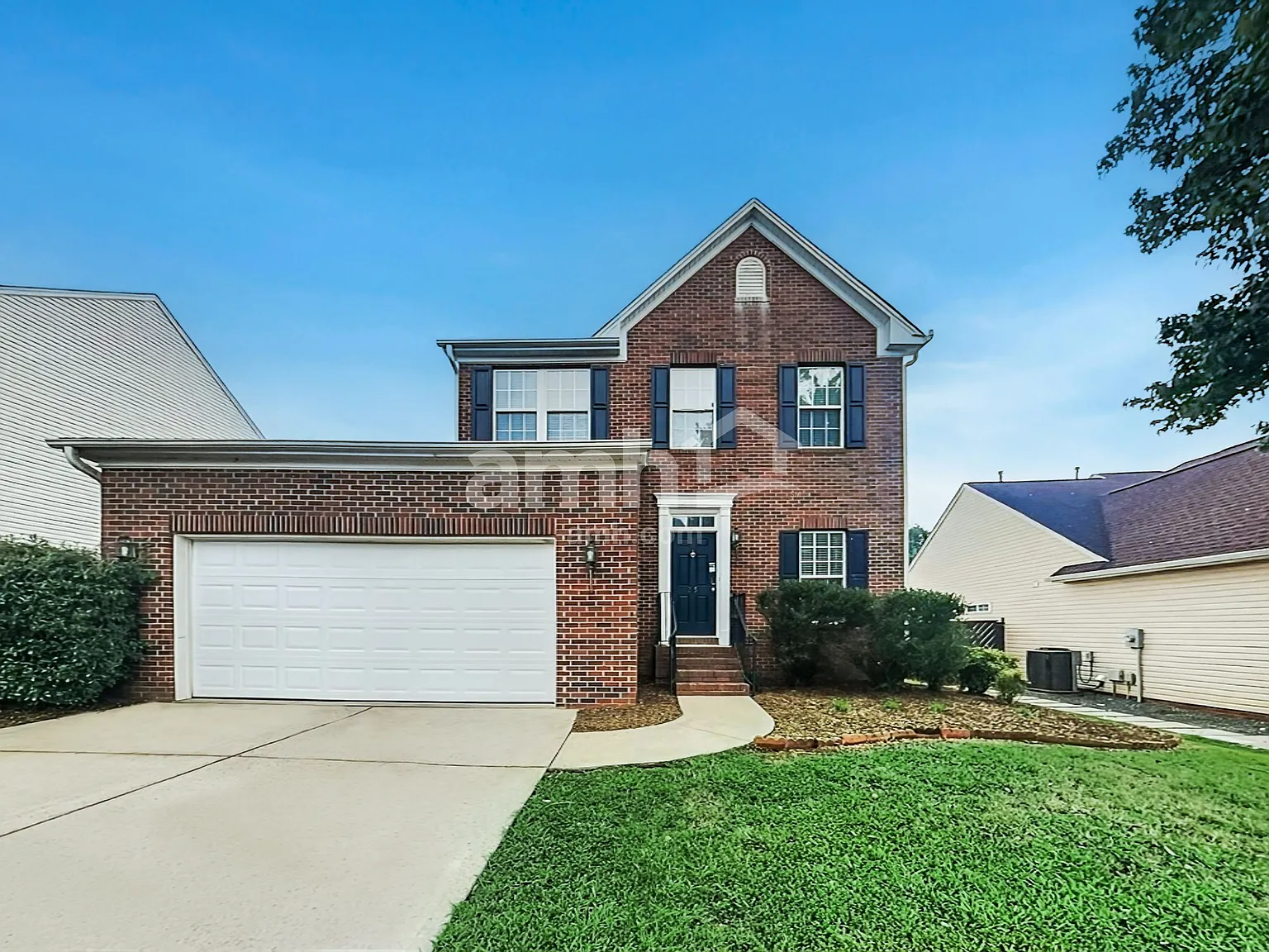 3 bed, 2.5 bath, 1839 sqft, $2,000 — Photo 1