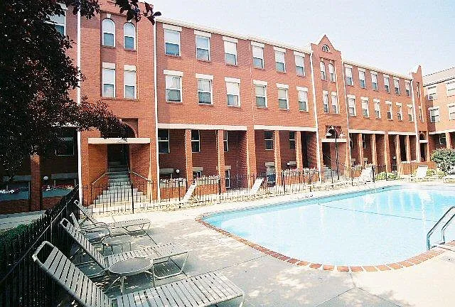 501 E Monroe St — Photo 3