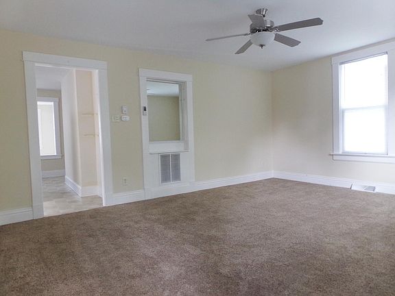3rd image of 606 E Illinois Ave #1