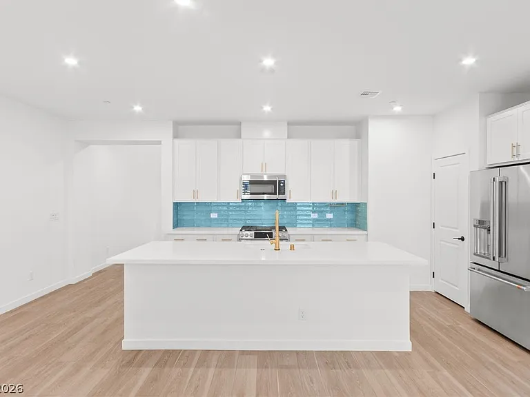 680 Echelon St — Photo 17