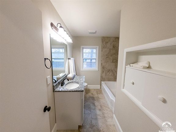 5th image of 226 Park Ave