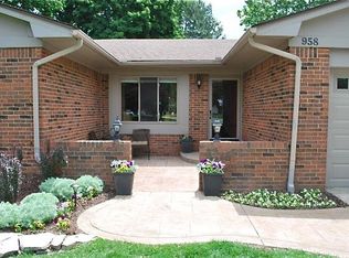 958 Briston Dr, Rochester Hills, MI 48307