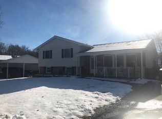 802 E Roanoke Rd, Sterling, VA 20164