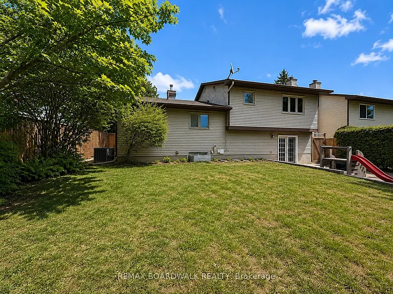 22 Bartley Cres — Photo 35