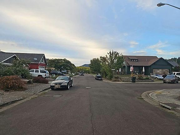 5th image of 930 Filbert St
