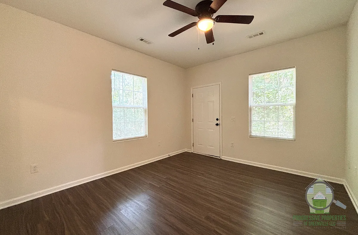 129 Harrington Avenue - C — Photo 2