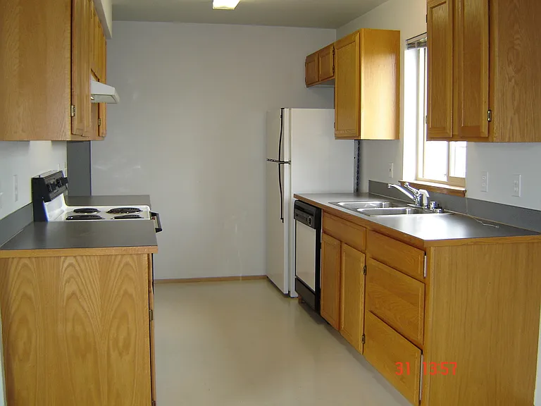 Big Rock Apartments (480 S Oak Harbor St.) — Photo 2