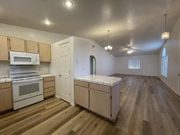 4072 S Cassidy Dr — Photo 10