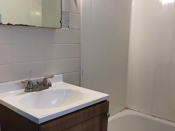 5th image of 128 W Bank St APT 3